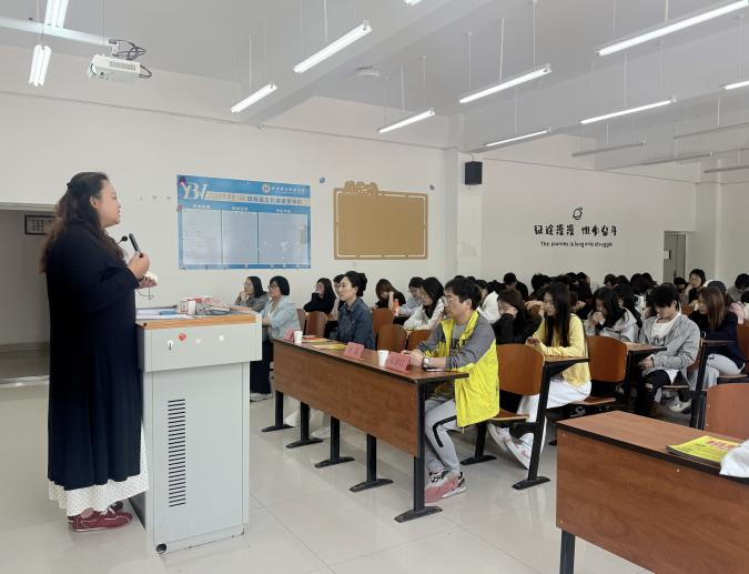 筑梦青春，职引未来 —— 商务文旅学院开展行业导向就业指导课程